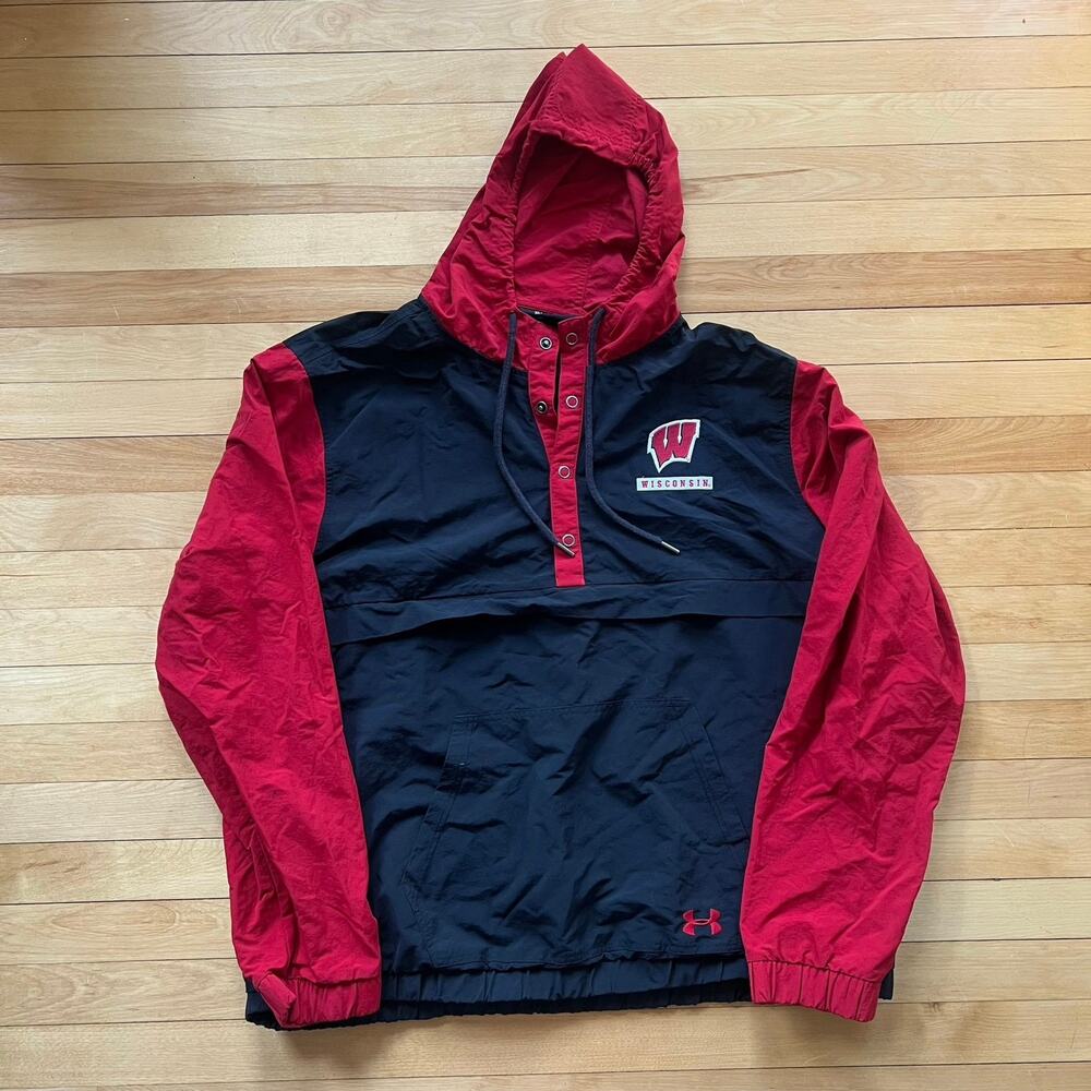 Under Armour University of Wisconsin Badgers Wind Breaker 1/4 Button Size XL